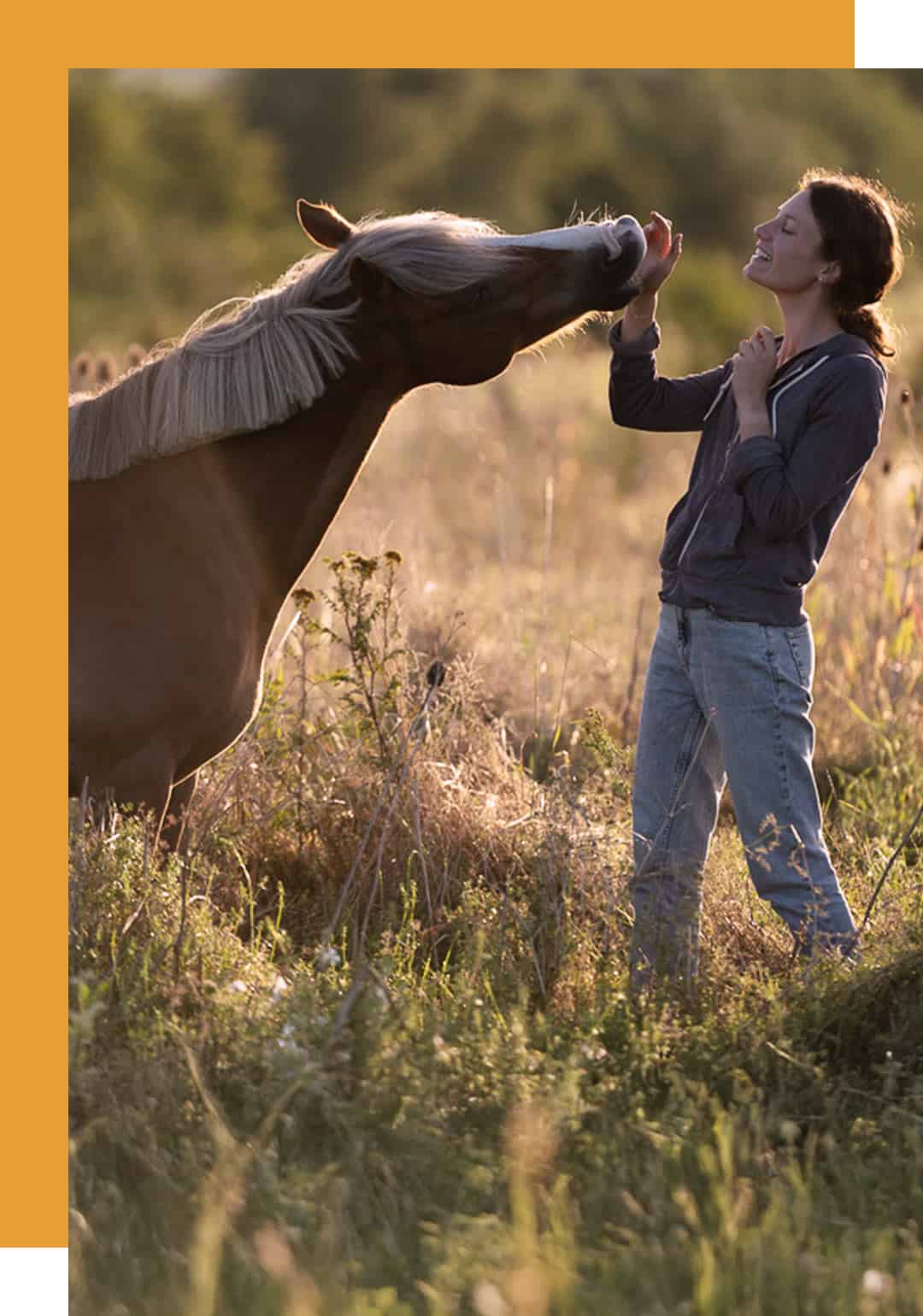 Psychologin und Coach Anne Schöller mit Pferd